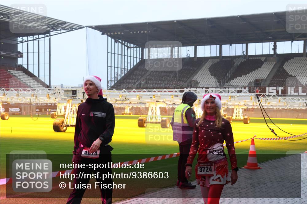 07.12.2025 - St. Pauli X-Mass-Run No. 15 Luisa Fischer http://msf.ph/oto/9386603 07.12.2025 10:20:44 Ziel 23, 4074, 15, 3724, 447, 452, 459, 461, 478, 1364, 1553, 1903, 2187, 2238, 2751, 2855, 3473, 3832, 3846, 3871, 3893, 4042, 4071, 4116, 4490, 4503, 4523 meine-sportfotos.de