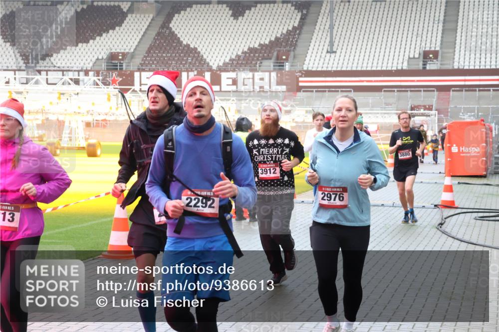 07.12.2025 - St. Pauli X-Mass-Run No. 15 Luisa Fischer http://msf.ph/oto/9386613 07.12.2025 11:41:19 Ziel 15, 13, 15, 2292, 3912, 15, 2976, 3880, 52, 726, 727, 1061, 1277, 1756, 2144, 2199, 2292, 2294, 2416, 2417, 2425, 2708, 2710, 2713, 2865, 2947, 2976, 3259, 3554, 3592, 3619, 3747, 3748, 3824, 3825, 3850, 3880, 3885, 3912, 4608 meine-sportfotos.de