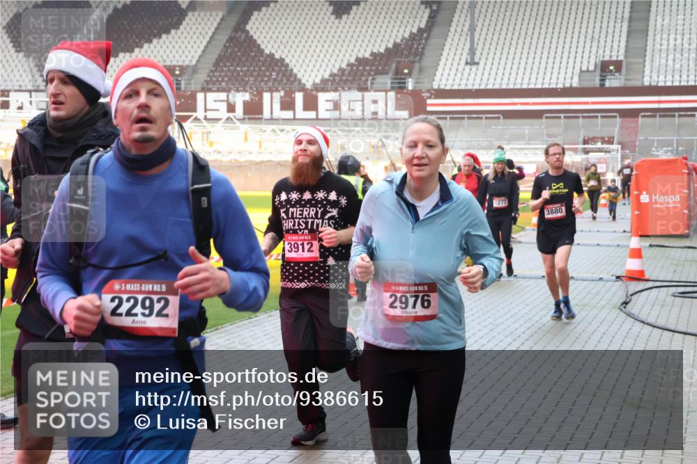 07.12.2025 - St. Pauli X-Mass-Run No. 15 Luisa Fischer http://msf.ph/oto/9386615 07.12.2025 11:41:20 Ziel 15, 2292, 3912, 15, 2976, 1277, 3880, 52, 726, 727, 1061, 1277, 1756, 2144, 2199, 2292, 2294, 2416, 2417, 2425, 2708, 2710, 2713, 2865, 2947, 2976, 3259, 3554, 3592, 3619, 3747, 3748, 3850, 3880, 3885, 3912, 4608 meine-sportfotos.de