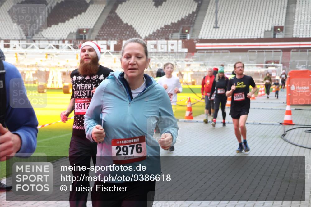 07.12.2025 - St. Pauli X-Mass-Run No. 15 Luisa Fischer http://msf.ph/oto/9386618 07.12.2025 11:41:20 Ziel 3917, 5, 2976, 3880, 52, 726, 727, 1061, 1277, 1756, 2144, 2199, 2292, 2294, 2416, 2417, 2425, 2708, 2710, 2713, 2865, 2947, 2976, 3259, 3554, 3592, 3619, 3747, 3748, 3850, 3880, 3885, 3912, 4608 meine-sportfotos.de