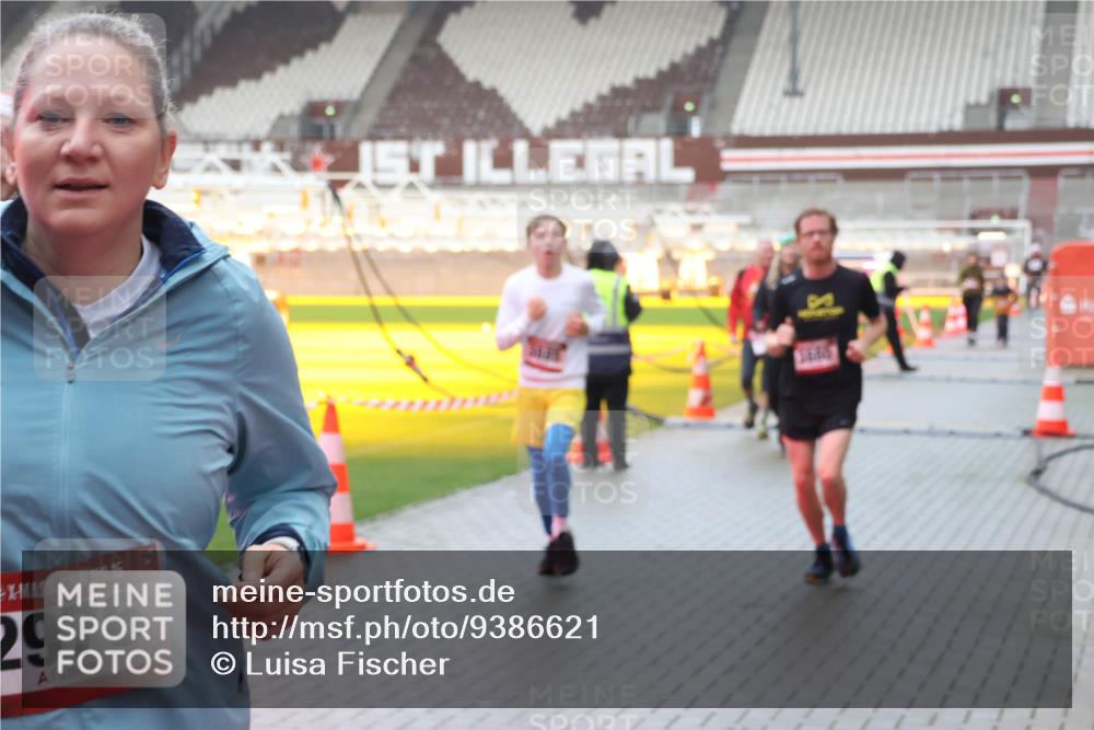 07.12.2025 - St. Pauli X-Mass-Run No. 15 Luisa Fischer http://msf.ph/oto/9386621 07.12.2025 11:41:21 Ziel 15, 2976, 52, 726, 727, 1061, 1277, 1756, 2199, 2292, 2294, 2416, 2417, 2425, 2708, 2710, 2865, 2947, 2976, 3259, 3592, 3619, 3747, 3748, 3850, 3880, 3885, 3912, 4608 meine-sportfotos.de