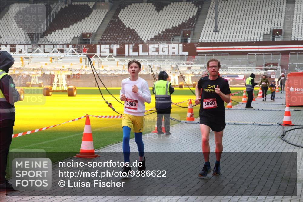07.12.2025 - St. Pauli X-Mass-Run No. 15 Luisa Fischer http://msf.ph/oto/9386622 07.12.2025 11:41:21 Ziel 3885, 3880, 52, 726, 727, 1061, 1277, 1756, 2199, 2292, 2294, 2416, 2417, 2425, 2708, 2710, 2865, 2947, 2976, 3259, 3592, 3619, 3747, 3748, 3850, 3880, 3885, 3912, 4608 meine-sportfotos.de