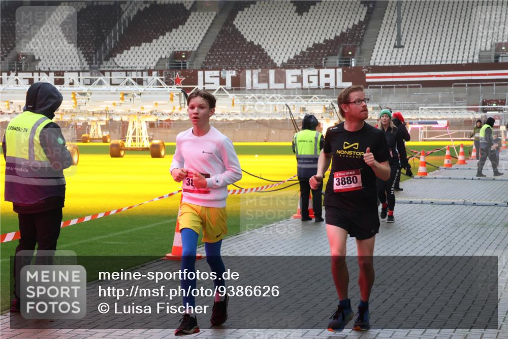 07.12.2025 - St. Pauli X-Mass-Run No. 15 Luisa Fischer http://msf.ph/oto/9386626 07.12.2025 11:41:22 Ziel 38, 15, 3880, 52, 726, 727, 1061, 1277, 1756, 2199, 2292, 2294, 2416, 2417, 2425, 2708, 2710, 2865, 2947, 2976, 3259, 3592, 3619, 3747, 3748, 3850, 3880, 3885, 3912, 4608 meine-sportfotos.de