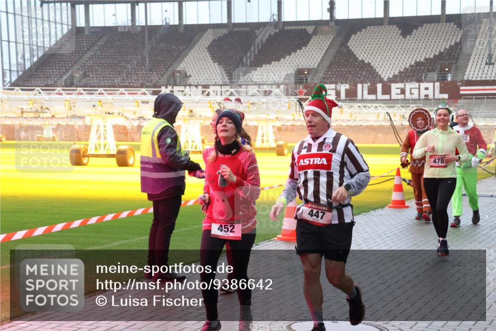 07.12.2025 - St. Pauli X-Mass-Run No. 15 Luisa Fischer http://msf.ph/oto/9386642 07.12.2025 10:20:51 Ziel 452, 478, 15, 447, 52, 392, 447, 452, 459, 461, 478, 1016, 1076, 1364, 1466, 1553, 1903, 2187, 2238, 2751, 2855, 3473, 3832, 3846, 3871, 4042, 4071, 4116, 4490, 4503, 4517, 4523 meine-sportfotos.de