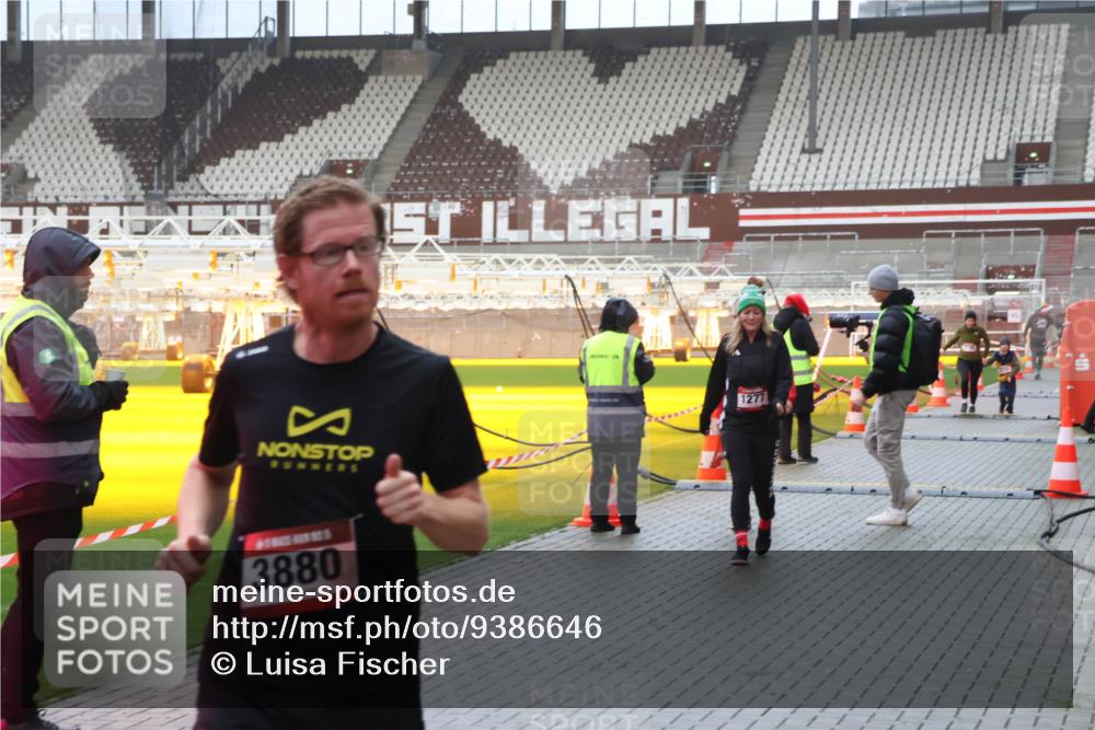 07.12.2025 - St. Pauli X-Mass-Run No. 15 Luisa Fischer http://msf.ph/oto/9386646 07.12.2025 11:41:23 Ziel 3880, 1277, 52, 726, 727, 1061, 1277, 2199, 2292, 2294, 2416, 2417, 2425, 2708, 2710, 2865, 2947, 2976, 3259, 3592, 3619, 3747, 3748, 3850, 3880, 3885, 3912, 4608 meine-sportfotos.de