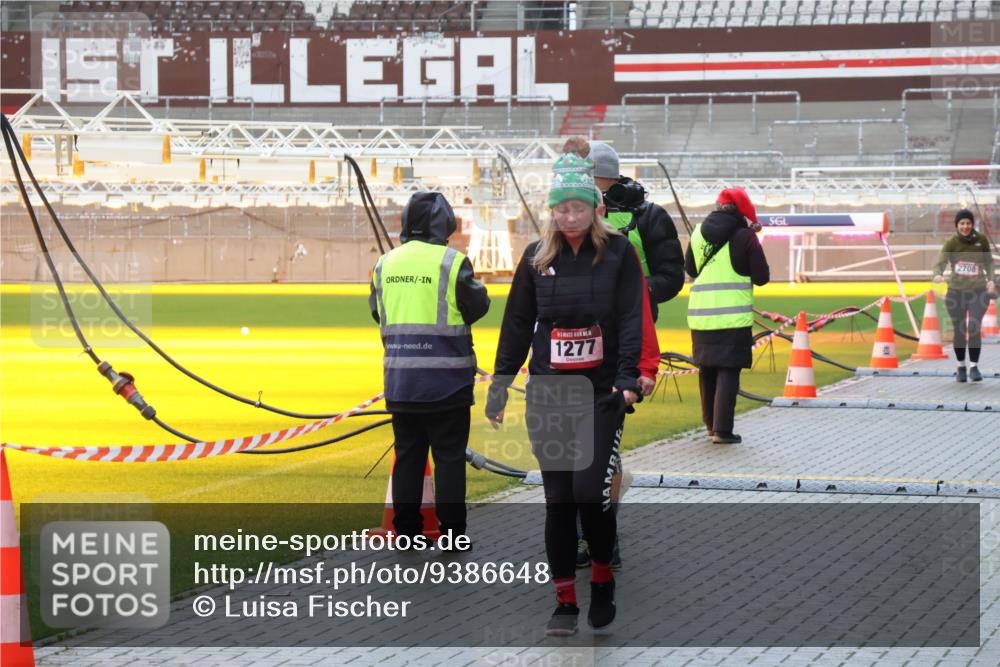 07.12.2025 - St. Pauli X-Mass-Run No. 15 Luisa Fischer http://msf.ph/oto/9386648 07.12.2025 11:41:24 Ziel 1277, 2708, 52, 726, 727, 1061, 1277, 2199, 2292, 2294, 2416, 2417, 2425, 2708, 2710, 2865, 2947, 2976, 3259, 3592, 3619, 3747, 3748, 3880, 3885, 3912, 4608 meine-sportfotos.de