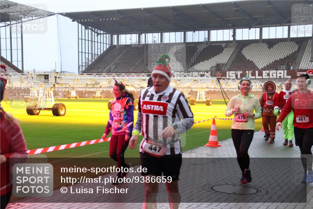 07.12.2025 - St. Pauli X-Mass-Run No. 15 Luisa Fischer http://msf.ph/oto/9386659 07.12.2025 10:20:53 Ziel 4522, 478, 3893, 447, 386, 461, 392, 447, 452, 459, 461, 478, 1016, 1076, 1364, 1466, 1553, 1903, 2187, 2238, 2751, 2855, 3473, 3832, 3846, 3871, 4042, 4071, 4116, 4490, 4503, 4517, 4523 meine-sportfotos.de