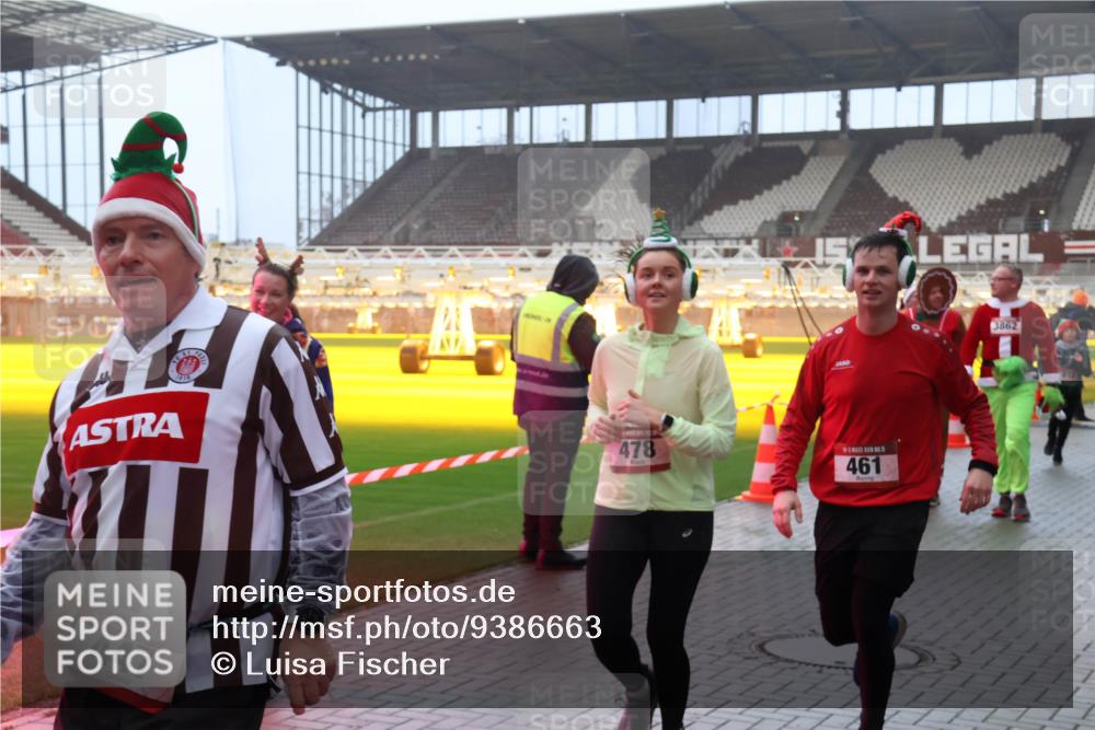 07.12.2025 - St. Pauli X-Mass-Run No. 15 Luisa Fischer http://msf.ph/oto/9386663 07.12.2025 10:20:54 Ziel 15, 447, 478, 461, 3862, 392, 447, 452, 459, 461, 478, 1016, 1076, 1364, 1466, 1553, 1903, 2187, 2238, 2751, 2855, 3473, 3832, 3846, 3871, 4042, 4071, 4116, 4490, 4503, 4517, 4523 meine-sportfotos.de