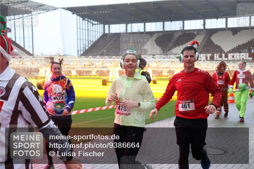 07.12.2025 - St. Pauli X-Mass-Run No. 15 Luisa Fischer http://msf.ph/oto/9386664 07.12.2025 10:20:54 Ziel 4522, 478, 461, 3893, 3862, 392, 447, 452, 459, 461, 478, 1016, 1076, 1364, 1466, 1553, 1903, 2187, 2238, 2751, 2855, 3473, 3832, 3846, 3871, 4042, 4071, 4116, 4490, 4503, 4517, 4523 meine-sportfotos.de