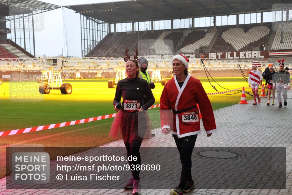 07.12.2025 - St. Pauli X-Mass-Run No. 15 Luisa Fischer http://msf.ph/oto/9386690 07.12.2025 10:21:04 Ziel 15, 3871, 3846, 103, 392, 447, 452, 459, 461, 478, 1016, 1076, 1466, 2187, 2799, 2855, 3473, 3832, 4116, 4490, 4503, 4517, 4523 meine-sportfotos.de