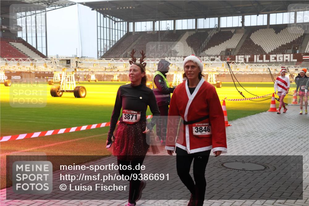 07.12.2025 - St. Pauli X-Mass-Run No. 15 Luisa Fischer http://msf.ph/oto/9386691 07.12.2025 10:21:05 Ziel 15, 3871, 5, 3846, 136, 392, 447, 452, 459, 461, 478, 1016, 1076, 1466, 2187, 2799, 2855, 3473, 3832, 4116, 4490, 4503, 4517, 4523 meine-sportfotos.de