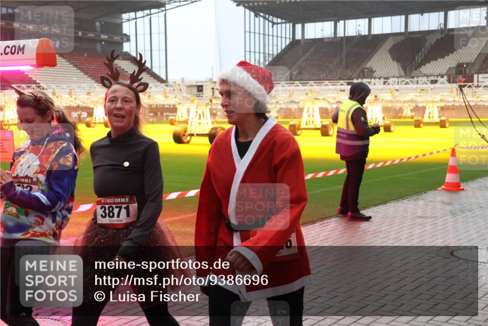 07.12.2025 - St. Pauli X-Mass-Run No. 15 Luisa Fischer http://msf.ph/oto/9386696 07.12.2025 10:21:06 Ziel 0, 150, 15, 3871, 392, 447, 452, 459, 461, 478, 1016, 1076, 1466, 2187, 2799, 2855, 3473, 3832, 4116, 4490, 4503, 4517, 4523 meine-sportfotos.de