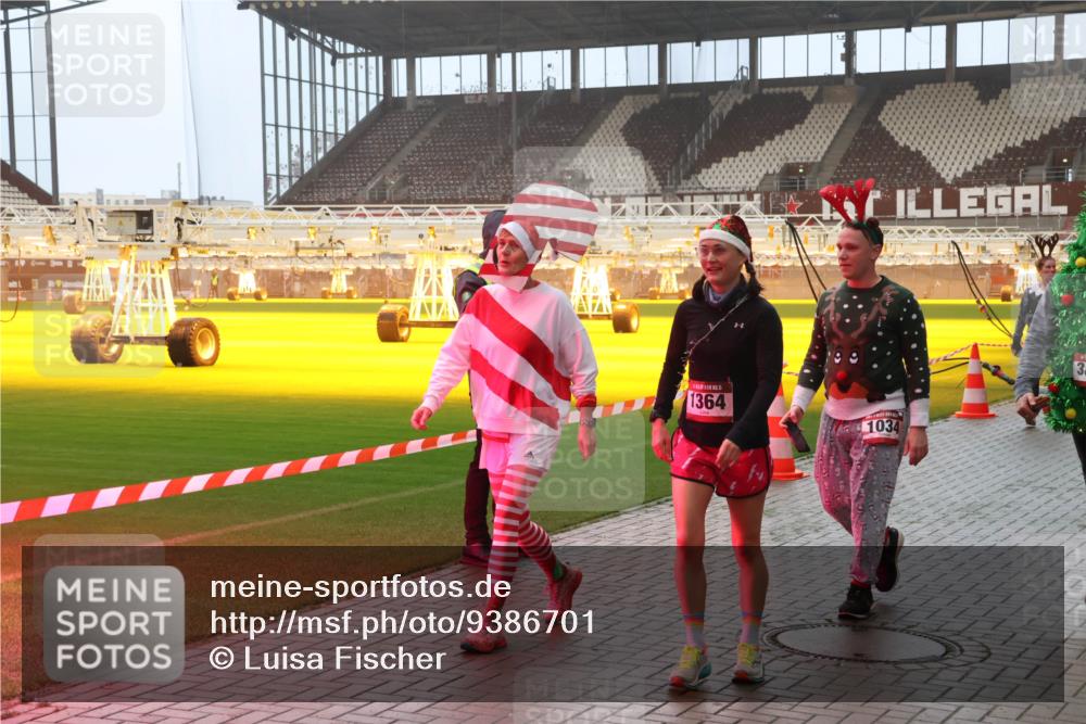 07.12.2025 - St. Pauli X-Mass-Run No. 15 Luisa Fischer http://msf.ph/oto/9386701 07.12.2025 10:21:13 Ziel 1364, 1034, 392, 447, 452, 461, 478, 1016, 1076, 1466, 2187, 2799, 3473, 3832, 4116, 4490, 4517, 4523 meine-sportfotos.de