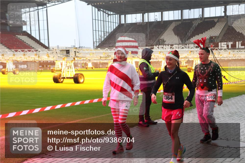 07.12.2025 - St. Pauli X-Mass-Run No. 15 Luisa Fischer http://msf.ph/oto/9386704 07.12.2025 10:21:14 Ziel 15, 1364, 1034, 392, 447, 452, 461, 478, 1016, 1076, 1466, 1898, 1900, 2187, 2799, 3473, 3832, 4116, 4490, 4517, 4523 meine-sportfotos.de