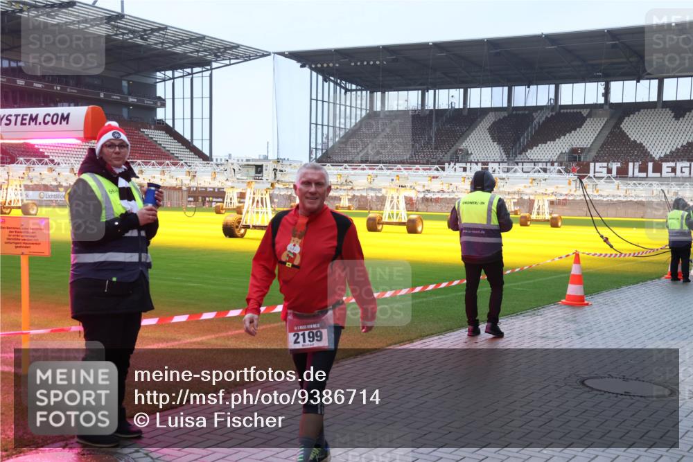 07.12.2025 - St. Pauli X-Mass-Run No. 15 Luisa Fischer http://msf.ph/oto/9386714 07.12.2025 11:41:35 Ziel 4, 634, 2199, 52, 726, 727, 1277, 2199, 2292, 2294, 2425, 2465, 2466, 2470, 2471, 2476, 2479, 2491, 2708, 2710, 2865, 2947, 2976, 3153, 3204, 3259, 3505, 3532, 3592, 3619, 3747, 3748, 3880, 3885, 3912, 4608 meine-sportfotos.de