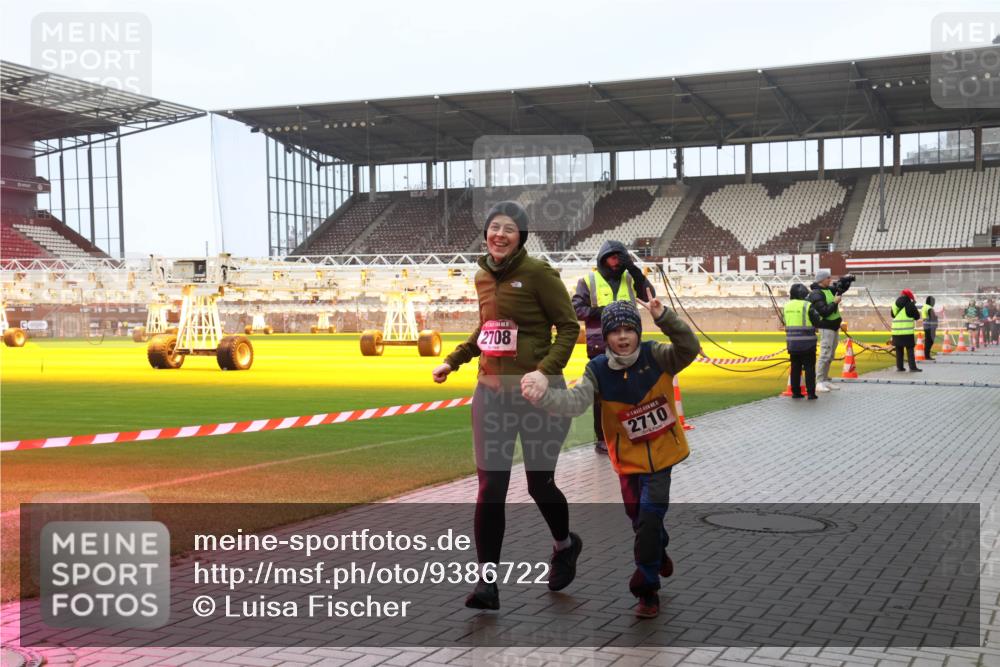 07.12.2025 - St. Pauli X-Mass-Run No. 15 Luisa Fischer http://msf.ph/oto/9386722 07.12.2025 11:41:40 Ziel 2708, 5, 2710, 1277, 2199, 2292, 2294, 2425, 2465, 2466, 2470, 2471, 2476, 2479, 2491, 2708, 2710, 2947, 2976, 3153, 3204, 3259, 3393, 3505, 3532, 3592, 3619, 3732, 3747, 3748, 3880, 3885, 3912, 4608 meine-sportfotos.de