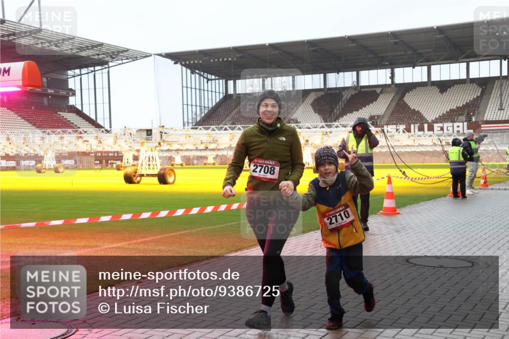 07.12.2025 - St. Pauli X-Mass-Run No. 15 Luisa Fischer http://msf.ph/oto/9386725 07.12.2025 11:41:41 Ziel 15, 2708, 15, 2710, 1277, 1801, 2292, 2294, 2425, 2465, 2466, 2470, 2471, 2476, 2479, 2491, 2708, 2710, 2947, 2976, 3153, 3204, 3259, 3393, 3505, 3532, 3592, 3619, 3732, 3747, 3748, 3755, 3764, 3784, 3880, 3885, 3912, 4608 meine-sportfotos.de