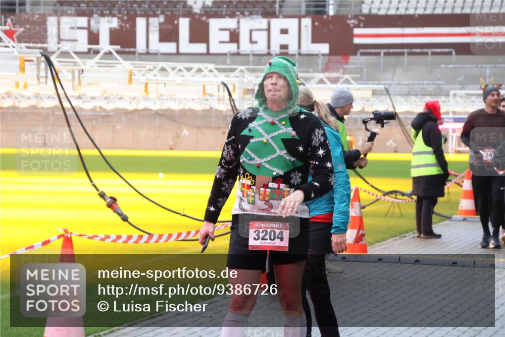 07.12.2025 - St. Pauli X-Mass-Run No. 15 Luisa Fischer http://msf.ph/oto/9386726 07.12.2025 11:41:57 Ziel 15, 3204, 247, 1801, 2231, 2435, 2465, 2466, 2470, 2471, 2476, 2479, 2491, 2708, 2710, 3153, 3204, 3222, 3393, 3479, 3505, 3532, 3555, 3732, 3747, 3748, 3755, 3757, 3764, 3784, 3880, 3885 meine-sportfotos.de