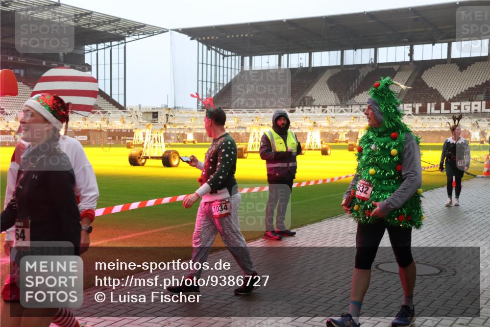 07.12.2025 - St. Pauli X-Mass-Run No. 15 Luisa Fischer http://msf.ph/oto/9386727 07.12.2025 10:21:16 Ziel 115, 64, 1034, 832, 392, 447, 452, 461, 478, 1016, 1076, 1386, 1407, 1466, 1898, 1900, 2187, 2565, 2799, 3473, 3832, 4116, 4338, 4490, 4517 meine-sportfotos.de