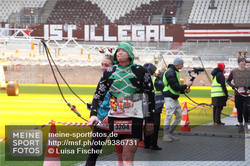 07.12.2025 - St. Pauli X-Mass-Run No. 15 Luisa Fischer http://msf.ph/oto/9386731 07.12.2025 11:41:58 Ziel 1300, 15, 3204, 2476, 1801, 2231, 2435, 2465, 2466, 2470, 2471, 2476, 2479, 2491, 2708, 2710, 3153, 3204, 3222, 3393, 3479, 3505, 3532, 3555, 3718, 3732, 3747, 3748, 3755, 3757, 3764, 3784, 3880, 3885 meine-sportfotos.de