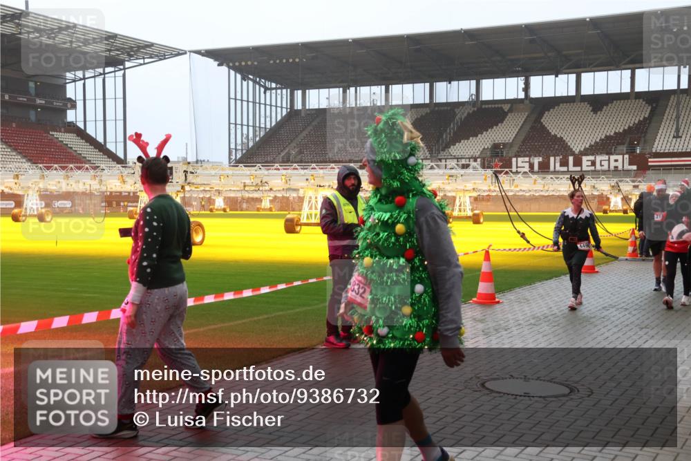 07.12.2025 - St. Pauli X-Mass-Run No. 15 Luisa Fischer http://msf.ph/oto/9386732 07.12.2025 10:21:16 Ziel 449, 21, 392, 447, 452, 461, 478, 1016, 1076, 1386, 1407, 1466, 1898, 1900, 2187, 2565, 2799, 3473, 3832, 4116, 4338, 4490, 4517 meine-sportfotos.de