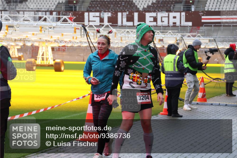 07.12.2025 - St. Pauli X-Mass-Run No. 15 Luisa Fischer http://msf.ph/oto/9386736 07.12.2025 11:41:59 Ziel 3505, 3204, 1801, 2231, 2435, 2465, 2466, 2470, 2471, 2476, 2479, 2491, 2708, 2710, 3153, 3204, 3222, 3393, 3479, 3505, 3532, 3555, 3718, 3732, 3747, 3748, 3755, 3757, 3764, 3784, 3880, 3885 meine-sportfotos.de