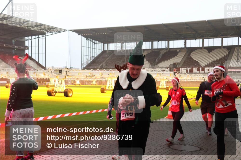 07.12.2025 - St. Pauli X-Mass-Run No. 15 Luisa Fischer http://msf.ph/oto/9386739 07.12.2025 10:21:21 Ziel 2799, 4116, 2187, 4229, 392, 447, 452, 461, 478, 1016, 1076, 1386, 1407, 1466, 1898, 1900, 2187, 2565, 2799, 3473, 3984, 4338, 4490, 4517 meine-sportfotos.de