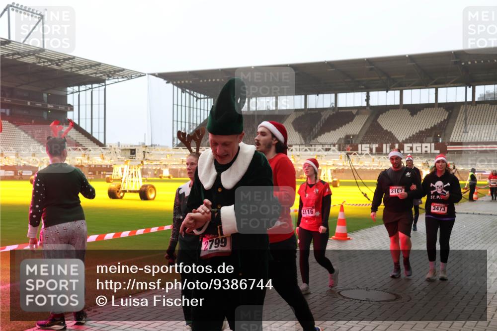 07.12.2025 - St. Pauli X-Mass-Run No. 15 Luisa Fischer http://msf.ph/oto/9386744 07.12.2025 10:21:22 Ziel 2799, 4116, 2187, 3473, 392, 461, 478, 1016, 1076, 1386, 1407, 1466, 1898, 1900, 2187, 2565, 2799, 3984, 4338, 4490, 4517 meine-sportfotos.de