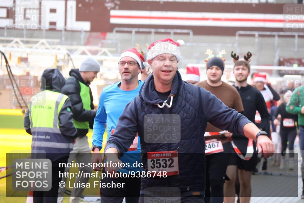 07.12.2025 - St. Pauli X-Mass-Run No. 15 Luisa Fischer http://msf.ph/oto/9386748 07.12.2025 11:42:02 Ziel 15, 3532, 2467, 1801, 2231, 2435, 2465, 2466, 2470, 2471, 2476, 2479, 2491, 3153, 3204, 3222, 3393, 3479, 3505, 3532, 3555, 3718, 3732, 3747, 3748, 3755, 3757, 3764, 3784 meine-sportfotos.de