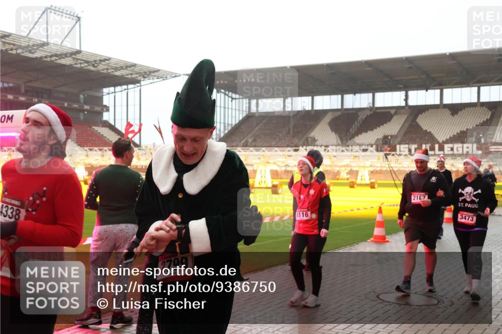 07.12.2025 - St. Pauli X-Mass-Run No. 15 Luisa Fischer http://msf.ph/oto/9386750 07.12.2025 10:21:22 Ziel 4338, 2799, 4116, 2187, 3473, 392, 461, 478, 1016, 1076, 1386, 1407, 1466, 1898, 1900, 2187, 2565, 2799, 3984, 4338, 4490, 4517 meine-sportfotos.de