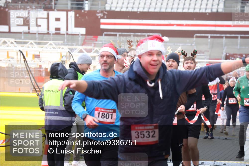07.12.2025 - St. Pauli X-Mass-Run No. 15 Luisa Fischer http://msf.ph/oto/9386751 07.12.2025 11:42:02 Ziel 1801, 3532, 3, 3784, 24, 1801, 2231, 2435, 2465, 2466, 2470, 2471, 2476, 2479, 2491, 3153, 3204, 3222, 3393, 3479, 3505, 3532, 3555, 3718, 3732, 3747, 3748, 3755, 3757, 3764, 3784 meine-sportfotos.de