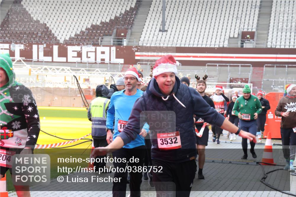 07.12.2025 - St. Pauli X-Mass-Run No. 15 Luisa Fischer http://msf.ph/oto/9386752 07.12.2025 11:42:02 Ziel 15, 204, 18, 15, 3532, 2440, 2466, 1801, 2231, 2435, 2465, 2466, 2470, 2471, 2476, 2479, 2491, 3153, 3204, 3222, 3393, 3479, 3505, 3532, 3555, 3718, 3732, 3747, 3748, 3755, 3757, 3764, 3784 meine-sportfotos.de