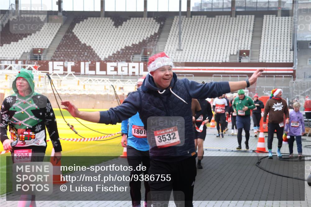 07.12.2025 - St. Pauli X-Mass-Run No. 15 Luisa Fischer http://msf.ph/oto/9386755 07.12.2025 11:42:03 Ziel 1, 3204, 1801, 15, 3532, 2466, 3748, 15, 1801, 2231, 2435, 2465, 2466, 2470, 2471, 2476, 2479, 2491, 3153, 3204, 3222, 3393, 3479, 3505, 3532, 3555, 3718, 3732, 3747, 3748, 3755, 3757, 3764, 3784 meine-sportfotos.de