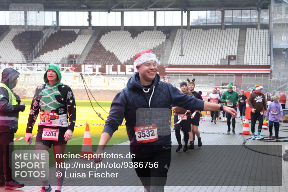 07.12.2025 - St. Pauli X-Mass-Run No. 15 Luisa Fischer http://msf.ph/oto/9386756 07.12.2025 11:42:03 Ziel 5, 3204, 15, 3532, 247, 2466, 1271, 3748, 15, 1801, 2231, 2435, 2465, 2466, 2470, 2471, 2476, 2479, 2491, 3153, 3204, 3222, 3393, 3479, 3505, 3532, 3555, 3718, 3732, 3747, 3748, 3755, 3757, 3764, 3784 meine-sportfotos.de
