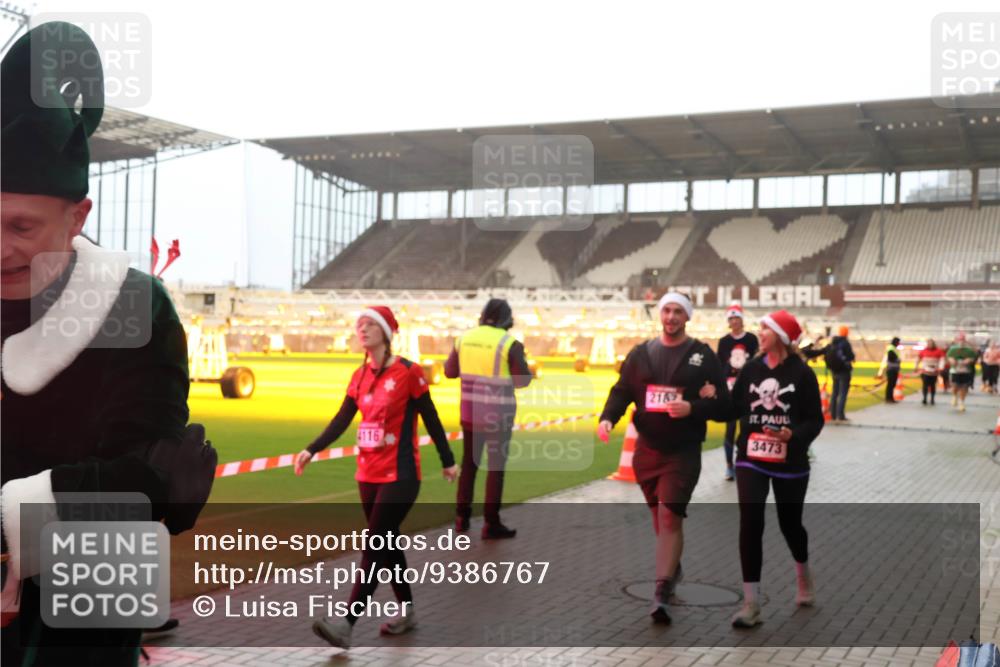 07.12.2025 - St. Pauli X-Mass-Run No. 15 Luisa Fischer http://msf.ph/oto/9386767 07.12.2025 10:21:23 Ziel 4116, 2189, 3473, 392, 1016, 1076, 1386, 1407, 1466, 1898, 1900, 2173, 2565, 2799, 3984, 4338, 4490, 4517 meine-sportfotos.de