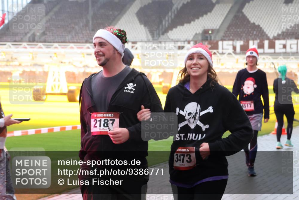 07.12.2025 - St. Pauli X-Mass-Run No. 15 Luisa Fischer http://msf.ph/oto/9386771 07.12.2025 10:21:25 Ziel 15, 2187, 15, 3473, 4517, 392, 1016, 1076, 1386, 1407, 1466, 1898, 1900, 2173, 2565, 2799, 3848, 3849, 3984, 4338, 4490, 4517 meine-sportfotos.de