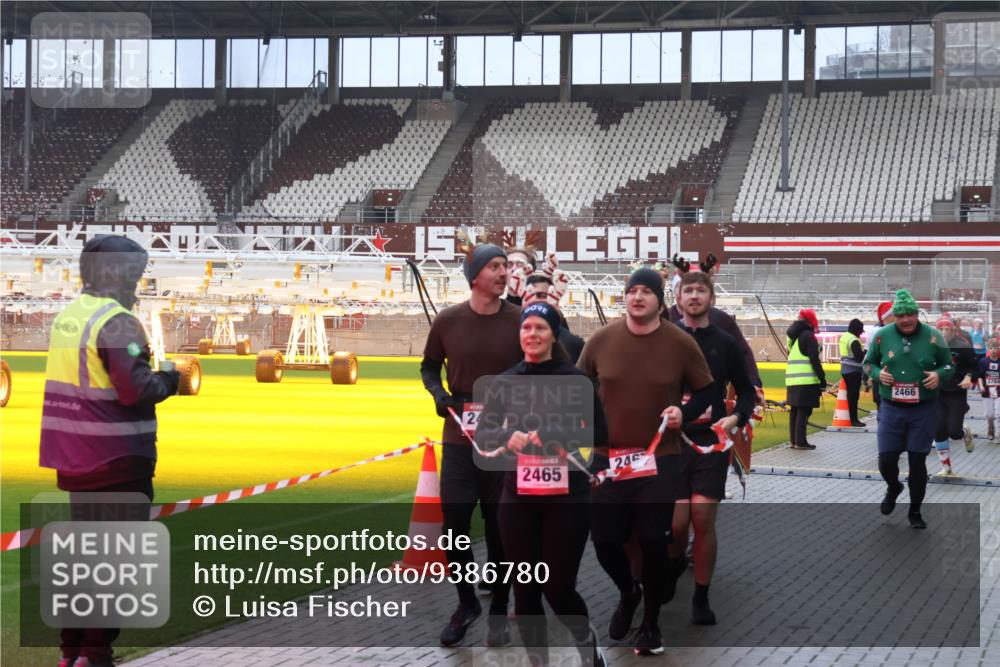 07.12.2025 - St. Pauli X-Mass-Run No. 15 Luisa Fischer http://msf.ph/oto/9386780 07.12.2025 11:42:06 Ziel 24, 2465, 24, 2466, 3764, 15, 1801, 2231, 2435, 2465, 2466, 2470, 2471, 2476, 2479, 2491, 3153, 3204, 3222, 3393, 3479, 3505, 3532, 3555, 3717, 3718, 3732, 3747, 3748, 3755, 3757, 3764, 3784, 3923 meine-sportfotos.de