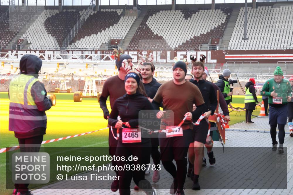 07.12.2025 - St. Pauli X-Mass-Run No. 15 Luisa Fischer http://msf.ph/oto/9386783 07.12.2025 11:42:07 Ziel 2465, 07, 2466, 15, 1801, 2231, 2435, 2465, 2466, 2470, 2471, 2476, 2479, 2491, 3153, 3204, 3222, 3393, 3479, 3505, 3532, 3555, 3717, 3718, 3732, 3747, 3755, 3757, 3764, 3784, 3922, 3923 meine-sportfotos.de