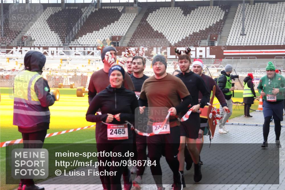 07.12.2025 - St. Pauli X-Mass-Run No. 15 Luisa Fischer http://msf.ph/oto/9386784 07.12.2025 11:42:07 Ziel 2465, 7, 247, 2466, 15, 1801, 2231, 2435, 2465, 2466, 2470, 2471, 2476, 2479, 2491, 3153, 3204, 3222, 3393, 3479, 3505, 3532, 3555, 3717, 3718, 3732, 3747, 3755, 3757, 3764, 3784, 3922, 3923 meine-sportfotos.de