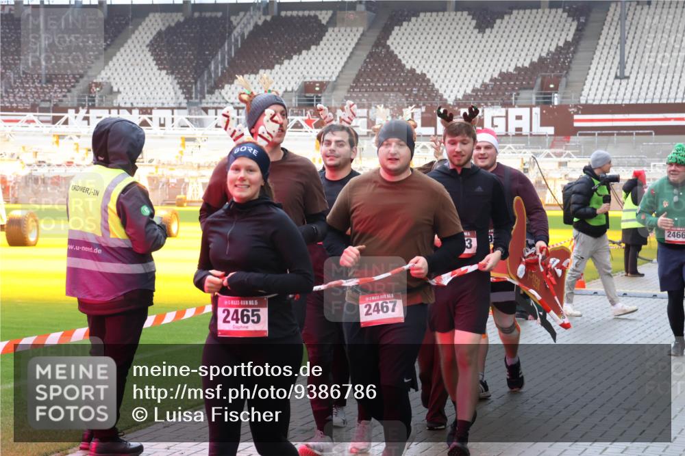 07.12.2025 - St. Pauli X-Mass-Run No. 15 Luisa Fischer http://msf.ph/oto/9386786 07.12.2025 11:42:07 Ziel 15, 2465, 1, 2467, 3, 2466, 15, 1801, 2231, 2435, 2465, 2466, 2470, 2471, 2476, 2479, 2491, 3153, 3204, 3222, 3393, 3479, 3505, 3532, 3555, 3717, 3718, 3732, 3747, 3755, 3757, 3764, 3784, 3922, 3923 meine-sportfotos.de