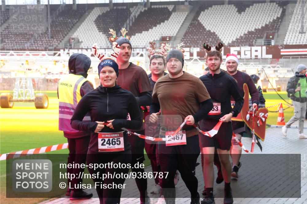 07.12.2025 - St. Pauli X-Mass-Run No. 15 Luisa Fischer http://msf.ph/oto/9386787 07.12.2025 11:42:08 Ziel 15, 2465, 2467, 15, 53, 15, 1801, 2231, 2435, 2465, 2466, 2470, 2471, 2476, 2479, 2491, 3153, 3204, 3222, 3393, 3479, 3505, 3532, 3555, 3717, 3718, 3732, 3755, 3757, 3764, 3784, 3922, 3923 meine-sportfotos.de