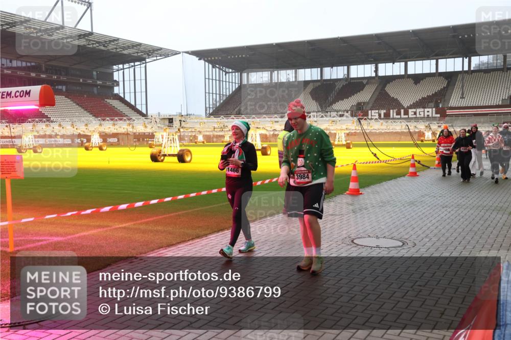 07.12.2025 - St. Pauli X-Mass-Run No. 15 Luisa Fischer http://msf.ph/oto/9386799 07.12.2025 10:21:32 Ziel 1466, 3984, 1407, 149, 392, 1016, 1076, 1326, 1386, 1407, 1466, 1898, 1900, 2173, 2565, 2799, 3062, 3384, 3540, 3541, 3848, 3849, 3984, 4117, 4338, 4517 meine-sportfotos.de