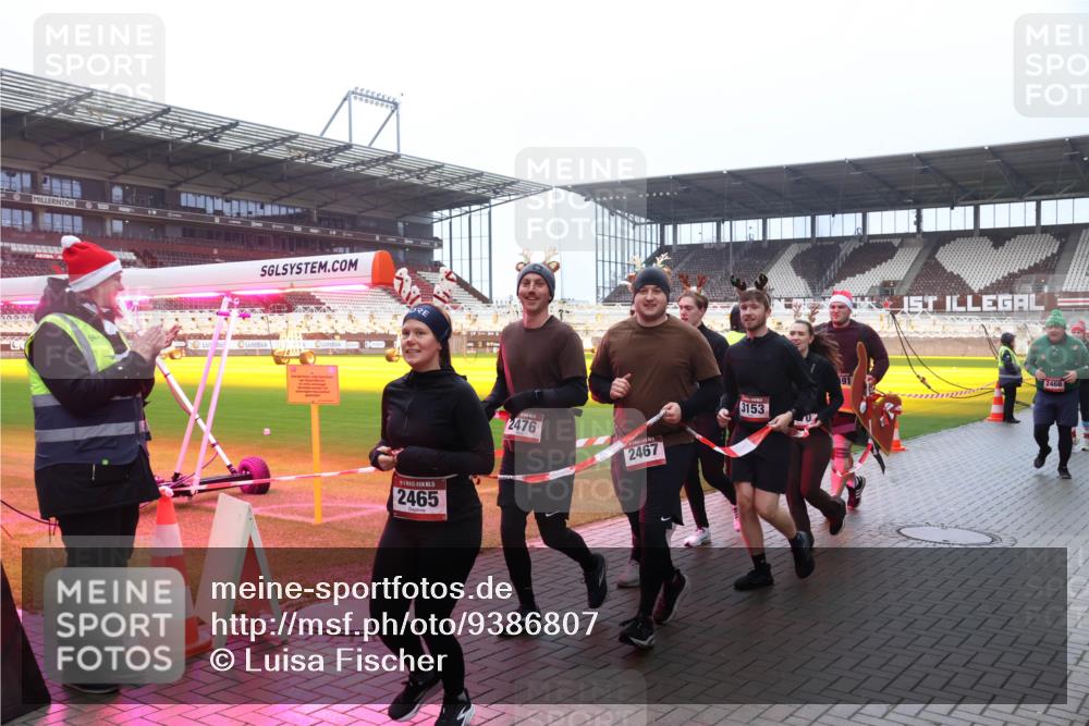 07.12.2025 - St. Pauli X-Mass-Run No. 15 Luisa Fischer http://msf.ph/oto/9386807 07.12.2025 11:42:09 Ziel 63, 15, 2465, 2476, 2467, 3153, 91, 2466, 15, 1801, 2231, 2435, 2465, 2466, 2470, 2471, 2476, 2479, 2491, 3153, 3204, 3222, 3393, 3479, 3505, 3532, 3555, 3717, 3718, 3732, 3755, 3757, 3764, 3784, 3922, 3923 meine-sportfotos.de