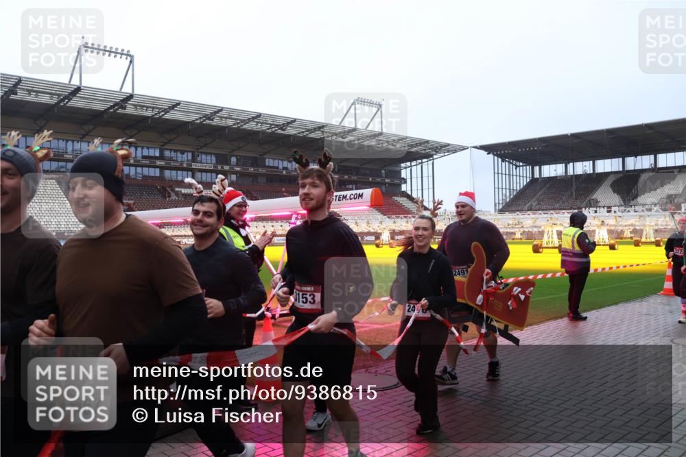 07.12.2025 - St. Pauli X-Mass-Run No. 15 Luisa Fischer http://msf.ph/oto/9386815 07.12.2025 11:42:11 Ziel 2467, 153, 24, 2491, 1938, 15, 462, 465, 1801, 2231, 2291, 2435, 2465, 2466, 2470, 2471, 2476, 2479, 2491, 3153, 3204, 3222, 3393, 3479, 3505, 3532, 3555, 3717, 3718, 3732, 3755, 3757, 3764, 3784, 3922, 3923, 4605 meine-sportfotos.de