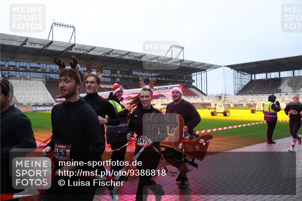 07.12.2025 - St. Pauli X-Mass-Run No. 15 Luisa Fischer http://msf.ph/oto/9386818 07.12.2025 11:42:12 Ziel 15, 153, 2470, 52, 20, 1938, 3222, 15, 462, 465, 1801, 2231, 2291, 2435, 2465, 2466, 2470, 2471, 2476, 2479, 2491, 3153, 3204, 3222, 3393, 3479, 3505, 3532, 3555, 3717, 3718, 3732, 3755, 3757, 3764, 3784, 3922, 3923, 4605 meine-sportfotos.de