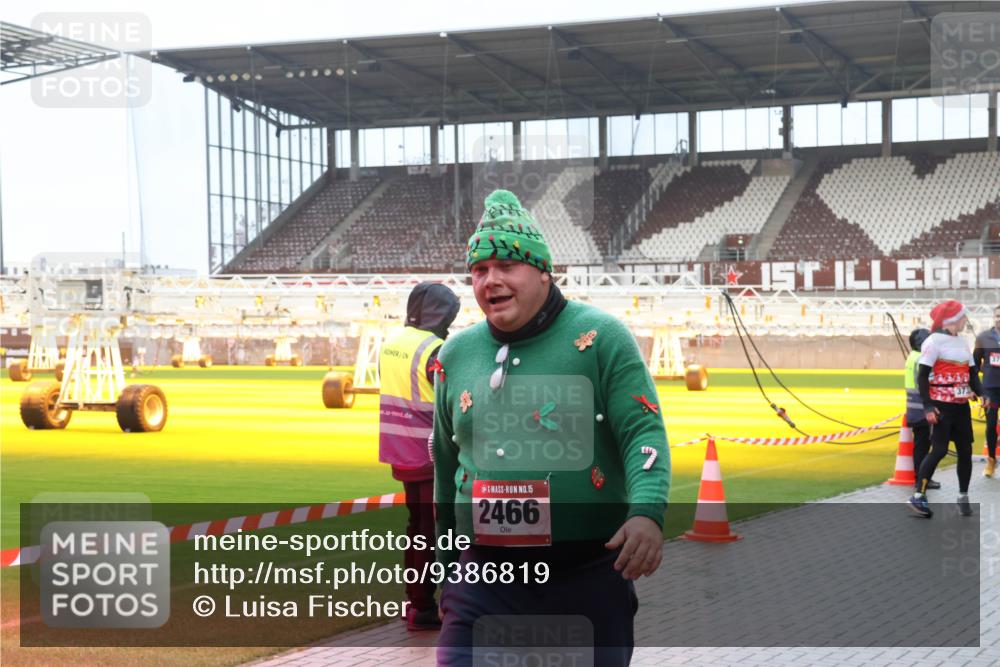 07.12.2025 - St. Pauli X-Mass-Run No. 15 Luisa Fischer http://msf.ph/oto/9386819 07.12.2025 11:42:14 Ziel 15, 2466, 5378, 15, 462, 465, 1801, 1834, 2231, 2291, 2435, 2465, 2466, 2470, 2471, 2476, 2479, 2491, 3153, 3204, 3222, 3393, 3479, 3505, 3532, 3555, 3717, 3718, 3732, 3755, 3757, 3764, 3784, 3922, 3923, 4605 meine-sportfotos.de