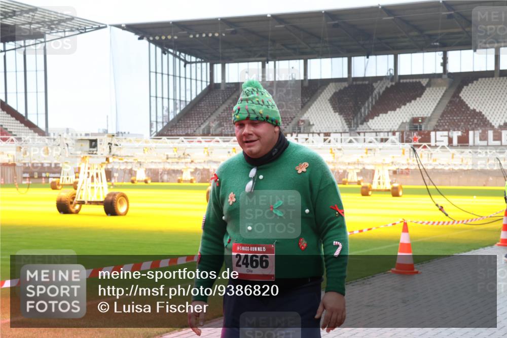 07.12.2025 - St. Pauli X-Mass-Run No. 15 Luisa Fischer http://msf.ph/oto/9386820 07.12.2025 11:42:15 Ziel 15, 2466, 15, 462, 465, 1801, 1834, 2231, 2291, 2435, 2465, 2466, 2470, 2471, 2476, 2479, 2491, 3153, 3204, 3222, 3393, 3479, 3505, 3532, 3555, 3717, 3718, 3732, 3755, 3757, 3764, 3784, 3922, 3923, 4605 meine-sportfotos.de