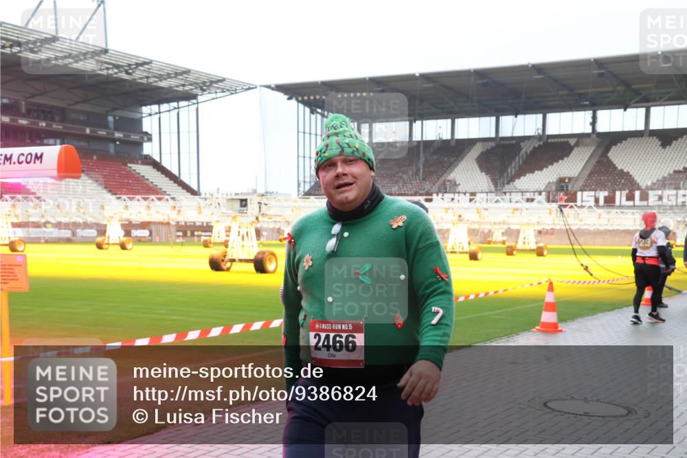 07.12.2025 - St. Pauli X-Mass-Run No. 15 Luisa Fischer http://msf.ph/oto/9386824 07.12.2025 11:42:15 Ziel 15, 2466, 23, 15, 462, 465, 1801, 1834, 2231, 2291, 2435, 2465, 2466, 2470, 2471, 2476, 2479, 2491, 3153, 3204, 3222, 3393, 3479, 3505, 3532, 3555, 3717, 3718, 3732, 3755, 3757, 3764, 3784, 3922, 3923, 4605 meine-sportfotos.de
