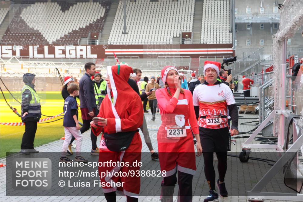 07.12.2025 - St. Pauli X-Mass-Run No. 15 Luisa Fischer http://msf.ph/oto/9386828 07.12.2025 11:42:26 Ziel 2231, 3732, 15, 462, 465, 1801, 1834, 2231, 2291, 2435, 3222, 3479, 3555, 3717, 3718, 3732, 3755, 3757, 3764, 3784, 3810, 3903, 3905, 3906, 3908, 3922, 3923, 4605, 4614 meine-sportfotos.de
