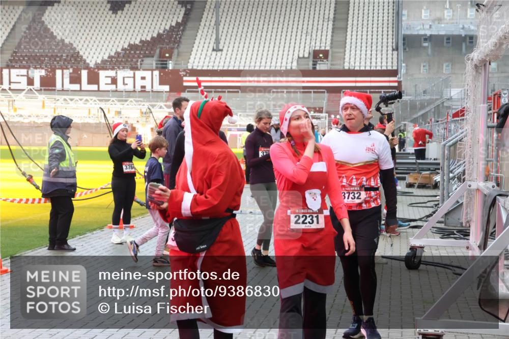 07.12.2025 - St. Pauli X-Mass-Run No. 15 Luisa Fischer http://msf.ph/oto/9386830 07.12.2025 11:42:27 Ziel 3784, 37, 2231, 3732, 15, 462, 465, 1801, 1834, 2231, 2291, 2435, 3222, 3479, 3555, 3717, 3718, 3732, 3755, 3757, 3764, 3784, 3810, 3903, 3905, 3906, 3908, 3922, 3923, 4605, 4614 meine-sportfotos.de